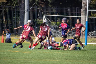 Tokyo, Japonya, 4 Kasım 2023: Bir maç sırasında kadın rugby oyuncuları sahada