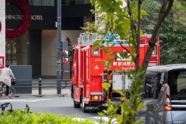 Tokyo, Japonya, 5 Kasım 2023: Kırmızı İtfaiye Aracı Sokağa Park Edildi