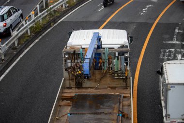 Tokyo, Japonya, 6 Kasım 2023: Kargo Kamyonu Endüstriyel Malzeme Taşıma Otobanı