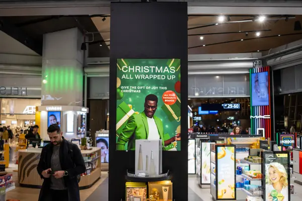Helsinki Finlândia Novembro 2023 Exibição Propaganda Shopping Center Imagem De Stock