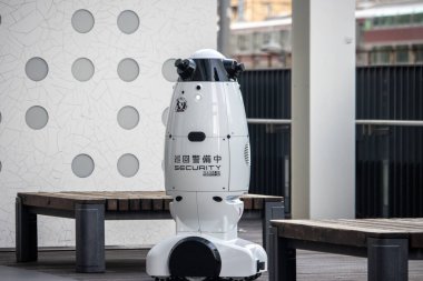 Tokyo, Japonya, 6 Kasım 2024: Bağımsız Güvenlik Robotu Devriyede