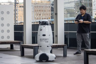 Tokyo, Japonya, 6 Kasım 2024: Adam Güvenlik Robotu
