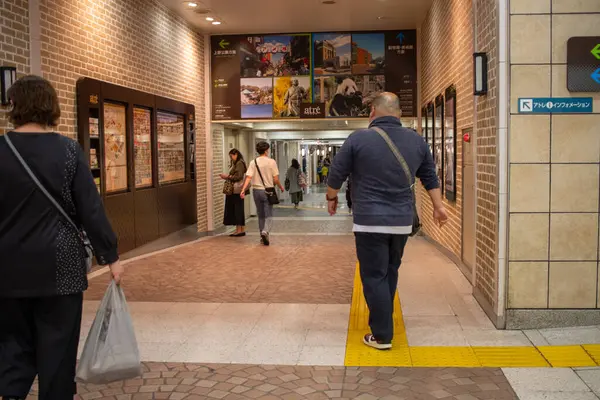Tokio Japón Noviembre 2024 Los Peatones Corredor Estación Metro — Foto de Stock