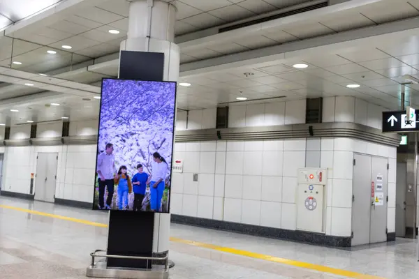 Tokio Japón Noviembre 2024 Pantalla Publicidad Digital Estación Metro — Foto de Stock