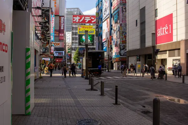 Tokio Japón Noviembre 2024 Bullicioso Distrito Comercial Con Señalización Neón — Foto de Stock