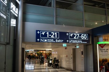 Helsinki, Finlandiya, 8 Kasım 2024: Havalimanı İmza ve Vergiden muaf Dükkan