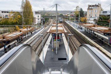 Paris, Fransa, 9 Kasım 2024: Yüksek Tren İstasyonu Platformları Görünümü