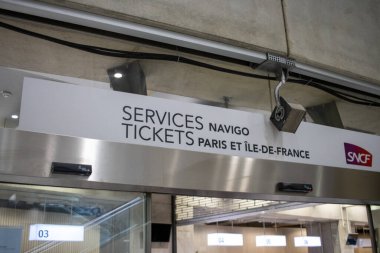 Paris, Fransa, 8 Kasım 2024: Toplu Taşıma Bilet Hizmeti Sayacı