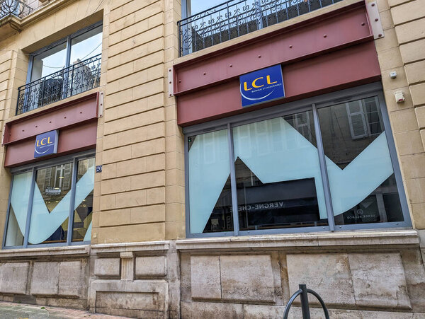Франция, 3 марта 2024 года: Внешний вид филиала LCL Bank