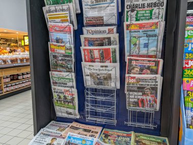 Fransa, 6 Mart 2024: Çeşitli Yayınlarla Uluslararası Gazete Stantları