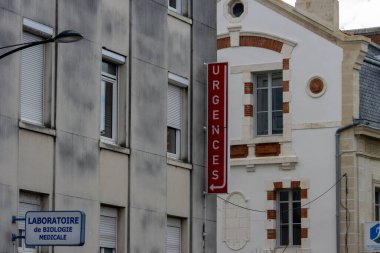 Fransa, 10 Mart 2024: Hastane Binasında Acil İmza