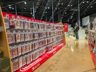 Fransa, 16 Mart 2024: Video Oyun Perakende Mağazası İçi