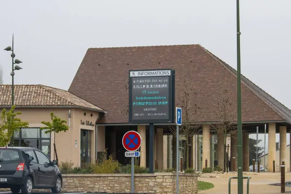 Fransa, 30 Mart 2024: Kamu Binası Önünde Danışma Kurulu