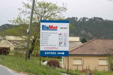 Fransa, 07 Nisan 2024: İnşaat Malzemeleri Ticari İmza