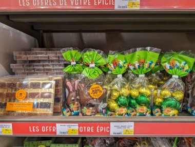 Fransa, 27 Mart 2024: Süpermarkette indirimli Paskalya Çikolatası Satışı