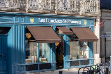 Fransa, 22 Mart 2024: Butik Göz Giyimi Mağazası