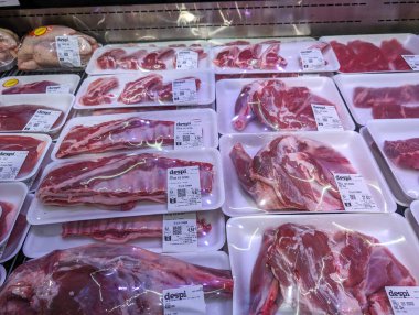 Fransa, 27 Mart 2024: Süpermarkette Paketli Et Ekranı