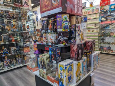 Fransa, 30 Mart 2024: Koleksiyonluk Rakamlar ve Oyuncaklar Dükkanda