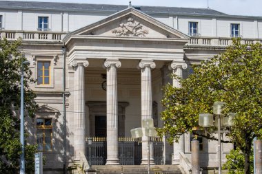 Fransa, 30 Mart 2024: Bir Hükümet Binasının Klasik Mimarı