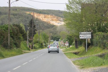 Fransa, 07 Nisan 2024: Tarih Öncesi Büyücülerin Mağarasına giden yol