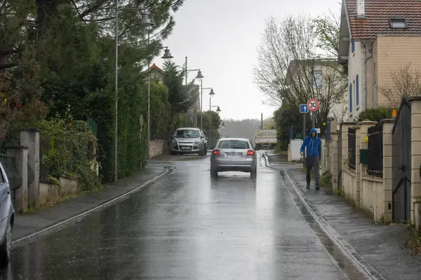 Frankrike April 2024 Bostadsgata Scen Regnigt Väder — Stockfoto