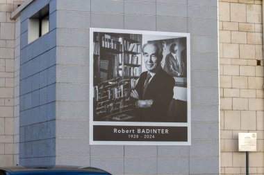 Fransa, 30 Mart 2024: Robert Badinter 'in hatıra posteri