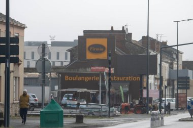 Fransa, 30 Mart 2024: Bir Fransız kasabasında fırın önü