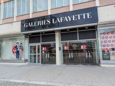 Fransa, 30 Mart 2024: Fransa 'daki Galeriler Lafayette mağazasının girişi.