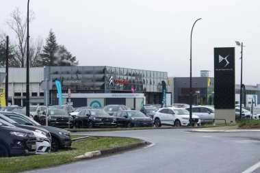 Fransa, 30 Mart 2024: Citroen Araba Galerisi Yeni ve Kullanılmış Araçları Gösteriyor