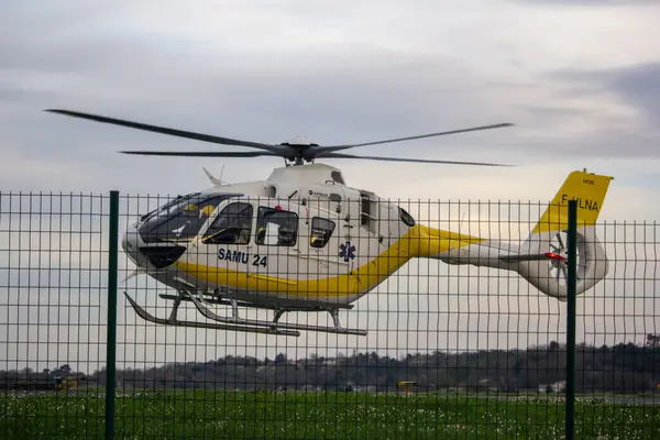 Frankreich April 2024 Medizinischer Hubschrauber Hebt — Stockfoto