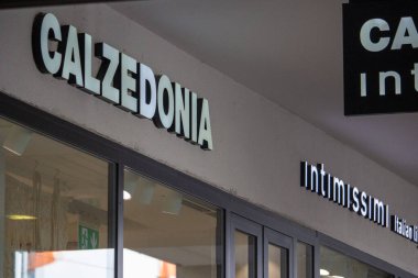 Almanya, 12 Haziran 2024: Dağlarda terk edilmiş taş sığınağı