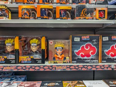 Fransa, 15 Temmuz 2024: Naruto temalı mal bir mağazada sergileniyor