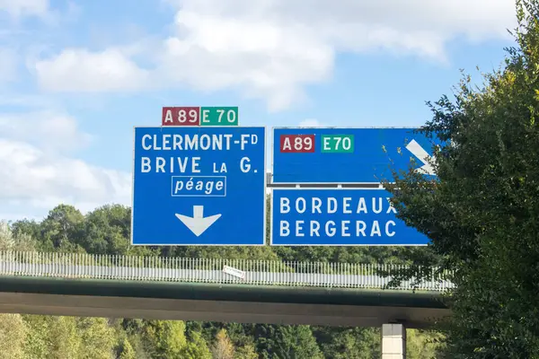 Fransa, 08 Eylül 2024: Bordeaux Bergerac Clermont Brive Yolu İşaretleri