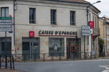 Caisse d 'Epargne Binası Dordogne, Fransa kavşağında.