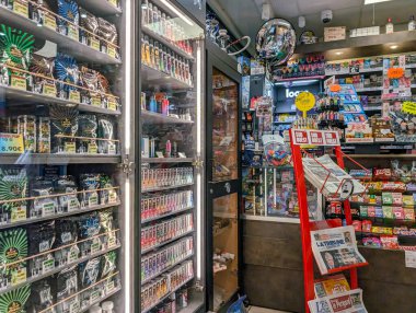 Fransa, 11 Kasım 2024: Küçük Market 'te Ürünlerin Çeşitliliği