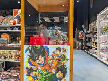 Fransa, 21 Eylül 2024: Dragon Ball ve Naruto ürünlerinin yer aldığı anime mağazası