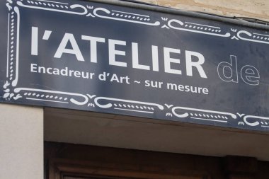 France, 16 August 2024 : Sign for l'Atelier de Encadreur d'Art sur Mesure Shop clipart