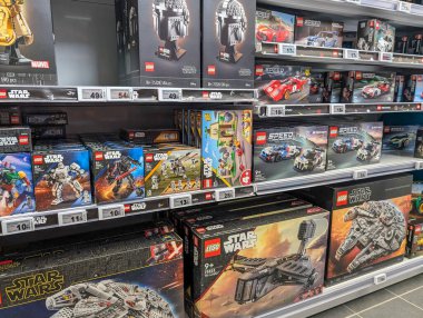 Fransa, 07 Aralık 2024: LEGO setlerinin Star Wars temaları da dahil olmak üzere çeşitli seçimleri