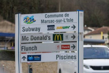 Fransa, 21 Aralık 2024: Marsac-sur-L 'Isle Restoranları ve Yakınındaki Tesisler için İmza Direktifleri