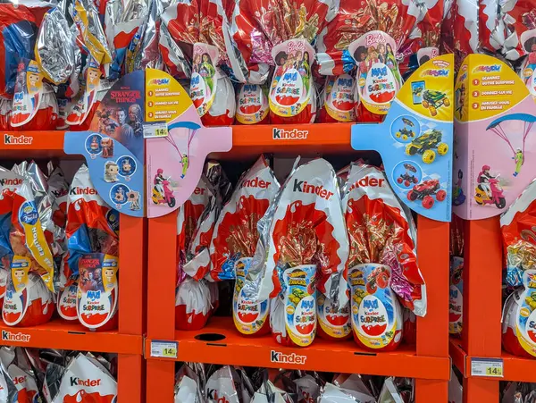 Fransa, 28 Mart 2025: Renkli Temalı Paketler ve Oyuncaklarla Daha Sürpriz Yumurta Gösterimi