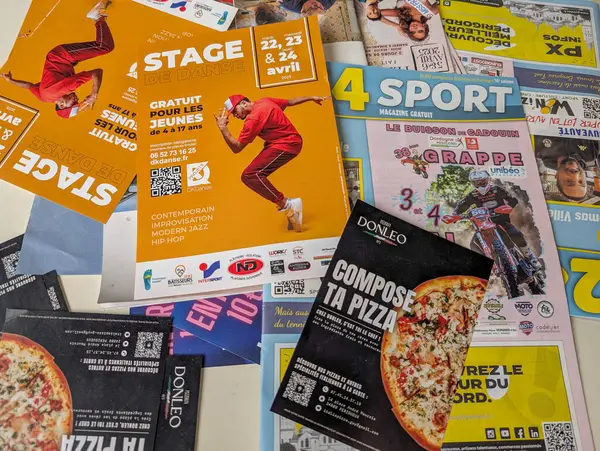 Fransa, 09 Nisan 2025: Dans Atölyesi İlanları ve Spor Dergileri Masaya Dağıldı