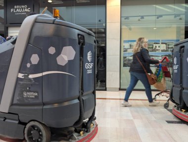 Fransa, 11 Nisan 2025: Alışveriş merkezinin alışveriş merkezi sahnesi