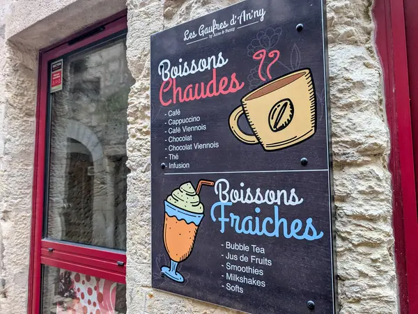 Fransa, 27 Şubat 2025: Fransa 'da Sıcak ve Soğuk İçecekler Gösterimi