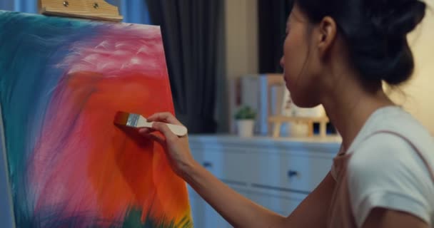 Happy Youth Asia Kobieta Nosić Fartuch Gospodarstwa Palety Używać Malowanie — Wideo stockowe