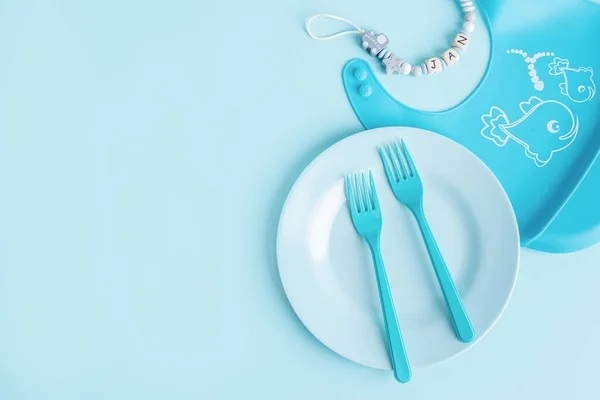 Blue Plate Blue Cutlery Blue Background Baby Food Concept – stockfoto