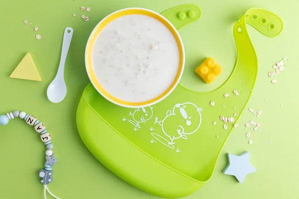 Baby Porridge Cutlery Green Background Baby Food Concept — Stock fotografie