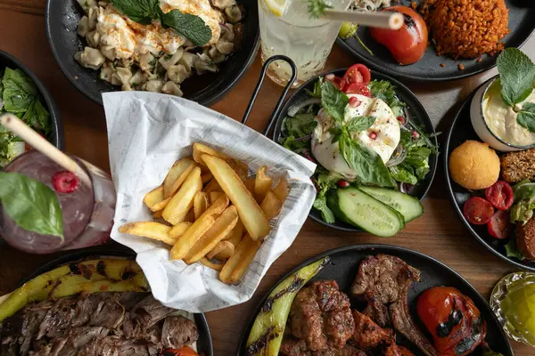 Patates kızartmalı çıtır sandviç. Öğle yemeği ya da paket servis için mükemmel.