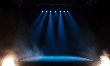 Sahne. mavi ve beyaz spot ışıkları.