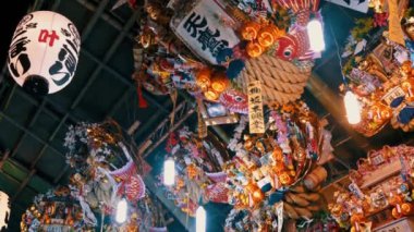 Piyasadaki insan kalabalığı.