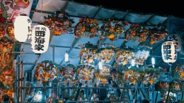 Piyasadaki insan kalabalığı.